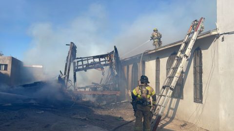 Dos viviendas consumidas por el fuego en Tijuana
