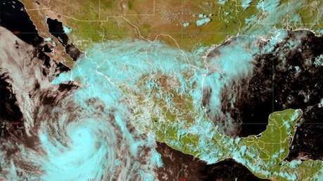 'Kay' se degrada a huracán categoría 1 cerca de Baja California Sur