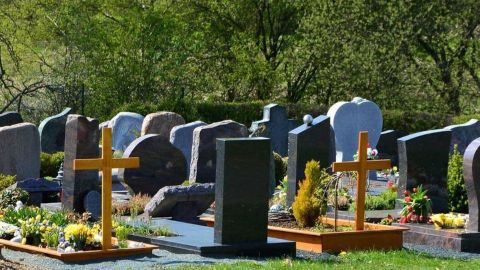 Devastador: una mujer se quitó la vida frente a la tumba de su esposo