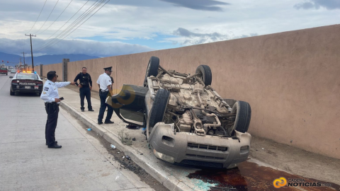 Se voltea y la libra de milagro en Ensenada