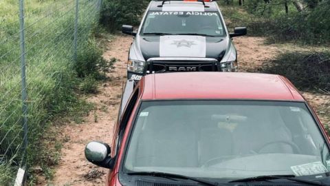 Empleados de CFE trabajan en la sierra de Sonora escoltados por policías