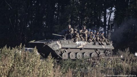 Rusia anuncia retirada de tropas del área ucraniana de Kharkiv