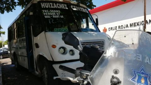 Balean camión urbano en Culiacán, Sinaloa; chofer y niña resultan lesionados