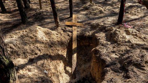 Se han exhumado hasta ahora 146 cadáveres del cementerio de Izium en Ucruania
