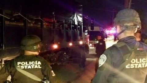 Rescatan a 153 migrantes "abandonados y hacinados" dentro de tráiler en Chiapas