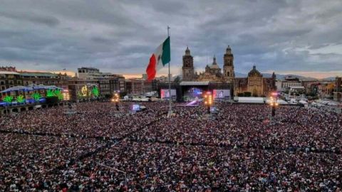 Ante 150 mil personas Grupo Firme inicia concierto en Zócalo de CDMX