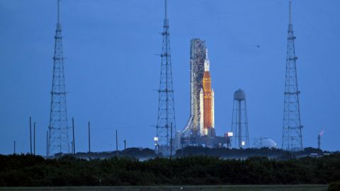 Huracán Ian obliga a la NASA a retirar el cohete lunar de la plataforma