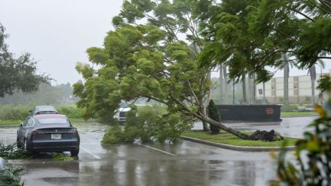 Huracán ''Ian'' toca tierra en Florida como un huracán de categoría 4