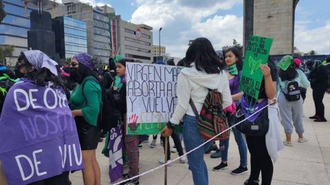 Enfrentamiento entre colectivos feministas y policías previo a marcha proaborto