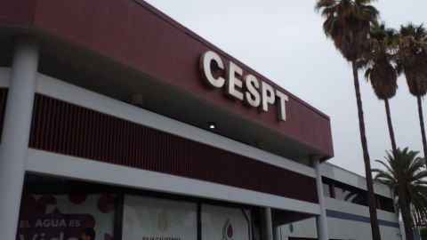 Ciudadanos hartos de la CESPT, hacen plantón en sus oficinas