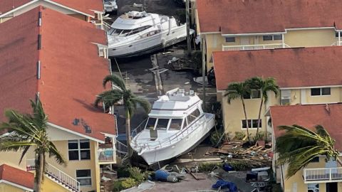 El huracán Ian azota Carolina del Sur tras una marcha mortal por Florida