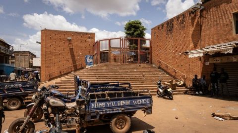 Atacan embajada francesa en Burkina Faso