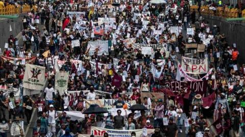 Marcha del 2 de Octubre convoca a 4 mil en CDMX; concluye con saldo blanco