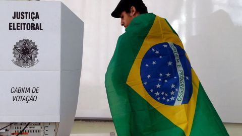 Bolsonaro, con ligera ventaja sobre Lula; van 52% de los votos computados