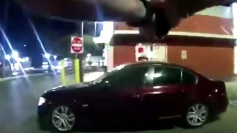 Policía dispara contra joven que comía en McDonald's de Texas