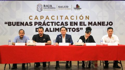 Capacitan a negocios de la Asociación China de Restaurantes en Mexicali