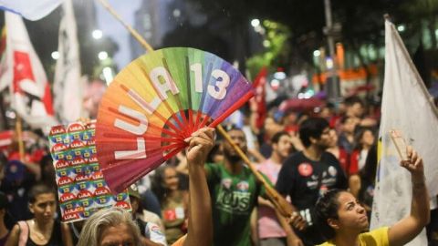 La ventaja de Lula sobre Bolsonaro se reduce antes de segunda vuelta electoral