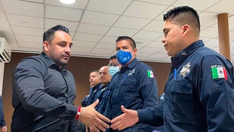 Premian a 5 policías de Querétaro por rechazar soborno de miles de pesos