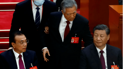 Sacan a Hu Jintao de Congreso y Xi Jinping se fortalece