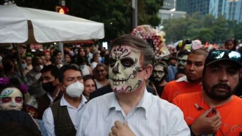 Mega Procesión de Catrinas recorre Paseo de la Reforma rumbo al Zócalo de CDMX