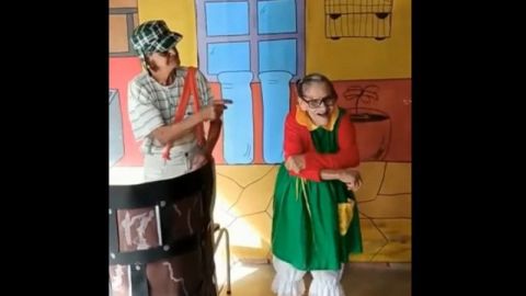 Abuelitos recrean la Vecindad del Chavo del 8 en geriátrico