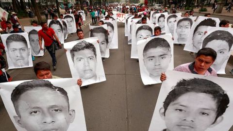 Chats en caso Ayotzinapa que soportan nueva versión, sin verificación plena: NYT