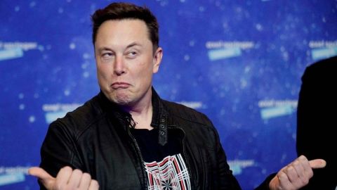 Elon Musk despide a directivos de Twitter tras comprar red social
