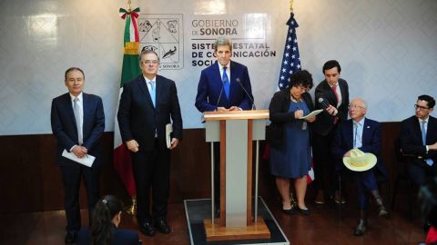 AMLO a Kerry: Pemex reducirá 98% de gas metano
