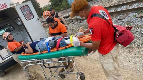 Menor migrante cae de tren en Veracruz y pierde la pierna tras ser aplastada