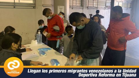 Llegan los primeros migrantes venezolanos a la Unidad Deportiva Reforma