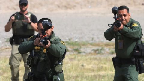 EU afirma que usó balas de pimienta contra migrantes en frontera con México