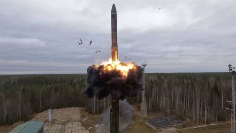 Jefes militares rusos debaten uso de armas nucleares en Ucrania