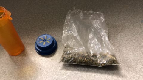 Descubren alumno de Cobach con recipiente con marihuana