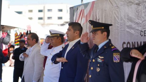 Desfile e izamiento de Bandera; conmemora Ensenada Revolución Mexicana