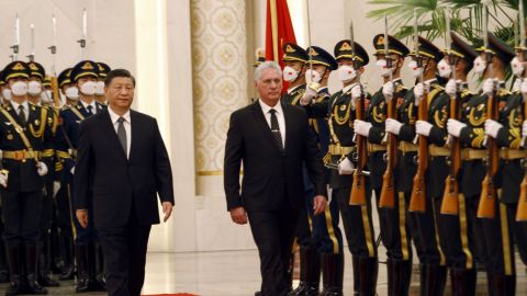 Respalda permanentemente China a Cuba, quien enfrenta 'grandes retos'