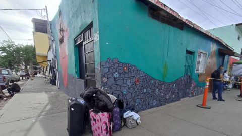 Familias de Michoacán huyen de la violencia y duermen en calles de Tijuana