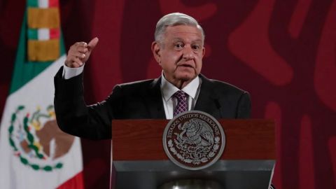 ¡Señor presidente!: Exmilitar burla seguridad en Palacio buscando a AMLO