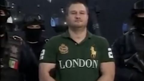 'La Barbie' figura como 'no bajo custodia' en prisión de EU