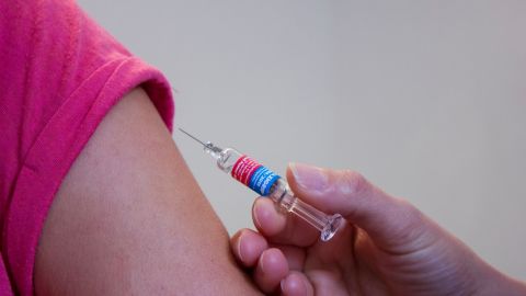 Continúa vacunación de segundas dosis a menores en Tijuana y Mexicali