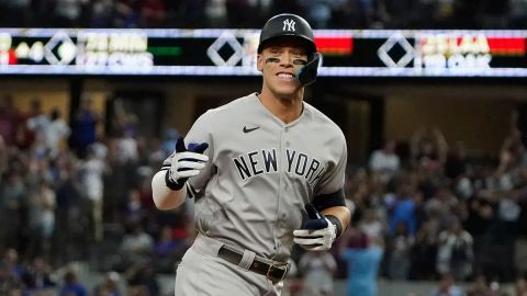 Aaron Judge se queda en los Yankees por 360 MDD