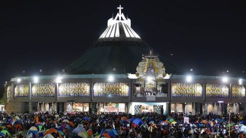 Con miles de creyentes, realizan misa de las mañanitas en Basílica de Guadalupe
