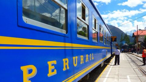 Cierran aeropuerto en Perú y suspenden tren a Machu Picchu por protestas