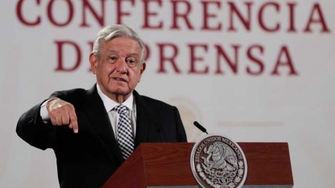 AMLO propone a Bad Bunny que cante gratis en el Zócalo