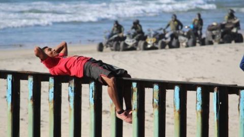 Cruces de migrantes ponen en riesgo al cuerpo de Salvavidas en Playas de Tijuana