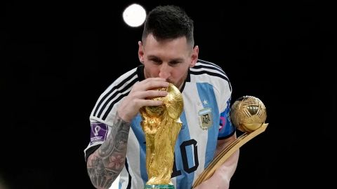 Messi y el beso que esperó 20 años