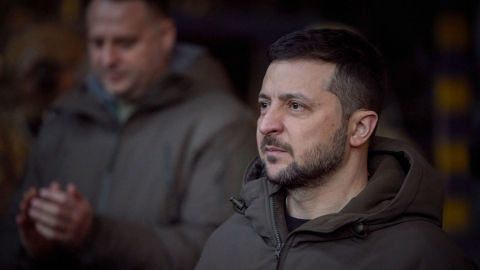 Zelensky llega a base aérea cerca de Washington; se reunirá con Biden