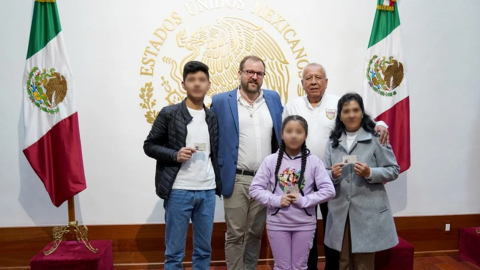 Entrega INM documentos migratorios a esposa e hijos de Pedro Castillo