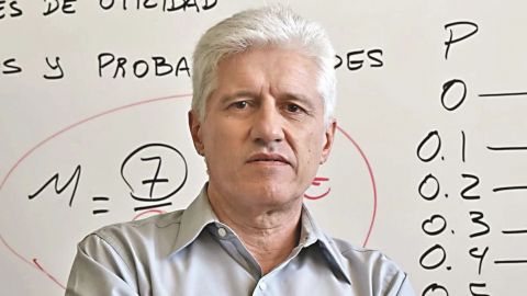 Dr Macías: ''en México hay que apostar por la vacunación''