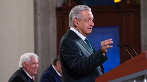 AMLO reta a Carlos Loret a explicar montaje sobre detención de Vallarta y Cassez