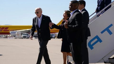 Joe Biden aterriza en El Paso, frente a la frontera con México